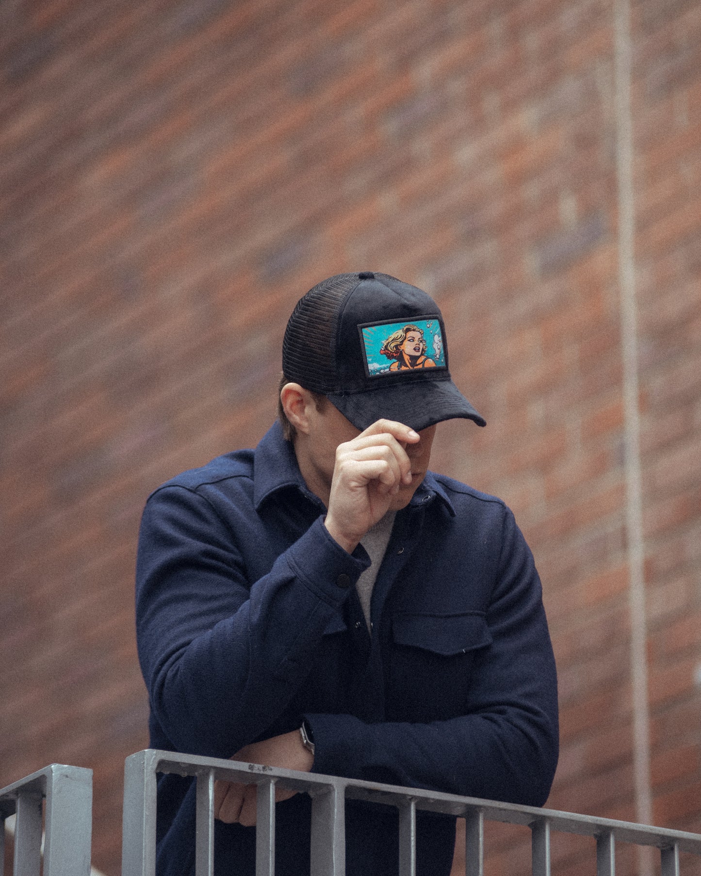 Midnight Majesty Velvet Trucker Cap Svart