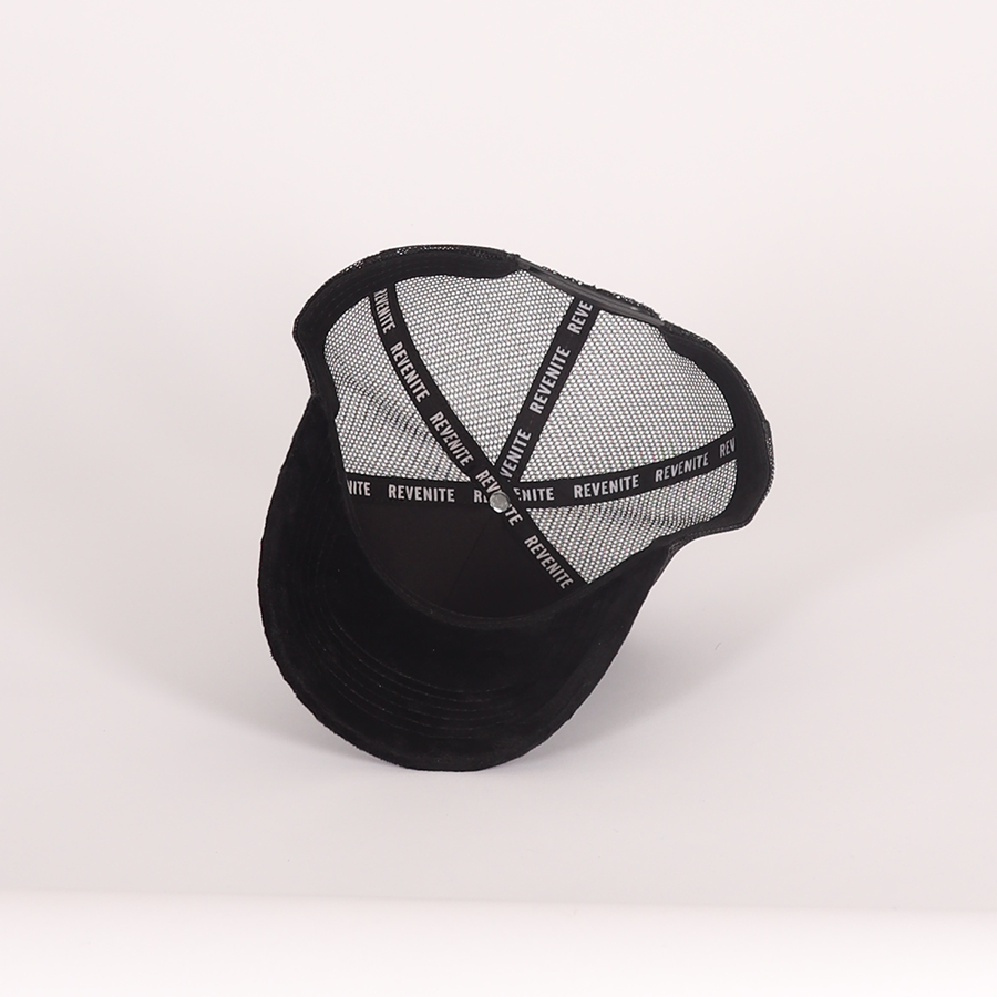 Midnight Majesty Velvet Trucker Cap Svart